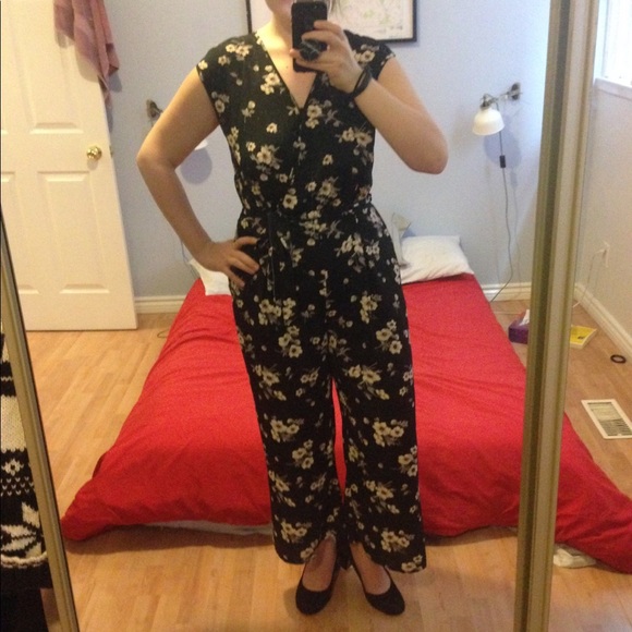 Floral Jumpsuit - Picture 5 of 6